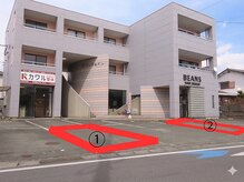 カワル整体 長嶺院の雰囲気（店舗前の車はスタッフ車です。１番へは縦列駐車でご利用下さい。）