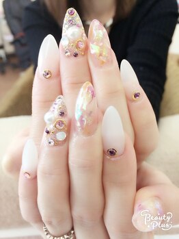 ネイルサロン ティプレシャス(T Precious)/白のキラキラネイル