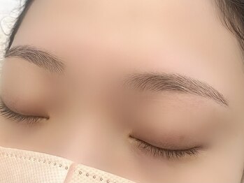 フィア(Fia)/眉毛スタイリング