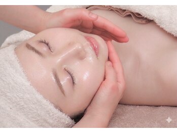 ホワイトラボ 川西(White labo)の写真/【韓国小顔女優肌】毛穴洗浄と首、頭皮をもみほぐしする事で憧れのキュッと引き締まった小顔に☆