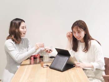 スタイルルリエ(styleRELIER)の写真/朝9時～22時迄営業☆新宿御苑駅近で仕事帰りやお買い物の合間にも◎楽しく実践型パーソナルカラー診断☆
