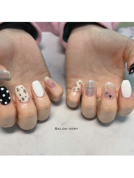 サロン オードリー 名駅店の写真/駅チカ＆好アクセス★ネイル・アイ同時施術も◎お子様同伴も歓迎！爪も目元もトレンド感たっぷりに♪