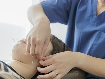 御徒町よつば整骨院/鍼灸施術