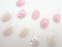 ネイルサロン クイール 小山店(NAIL SALON QUILL)/丸フレンチ×ホログラムフラワー