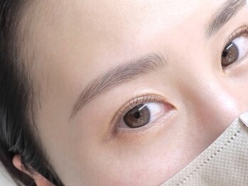 リッチアイブロウサロンエビス(Rich Eyebrow Salon EBISU)の写真/ナチュラルな韓国眉毛へ。リピーター様は更にお得に◎左右対称でオシャレな大人の洗練美眉毛！