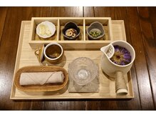 鍼養院の雰囲気（養生カフェのようなアフターティーで最後の整えを体感！）