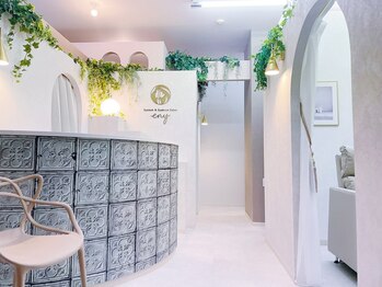 エニー 南流山店(eny)の写真/洗練された上質空間で大人女性の魅力を最大限に引き出し、理想の目元へ♪駅近なのでお仕事帰りにも◎