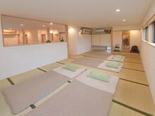 落ち着いた雰囲気の広い和室での施術で心も体もリラックス★