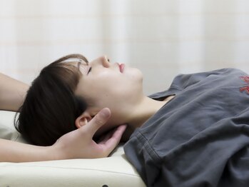 はっちの整骨院の写真/日々のデスクワークや家事などで不調を抱える方に…。PCやスマホで固まりがちな首肩周りもしっかり改善!