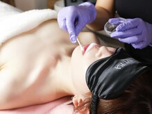 ビウラ(BIURA)/《リップ》1,専用のセラムを塗る