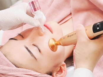 イリゼ(iriser)の写真/【毛穴＆ニキビ改善】プラズマで悩み別の美容液を浸透！プラズマ照射によりイオン導入の120倍の浸透力！