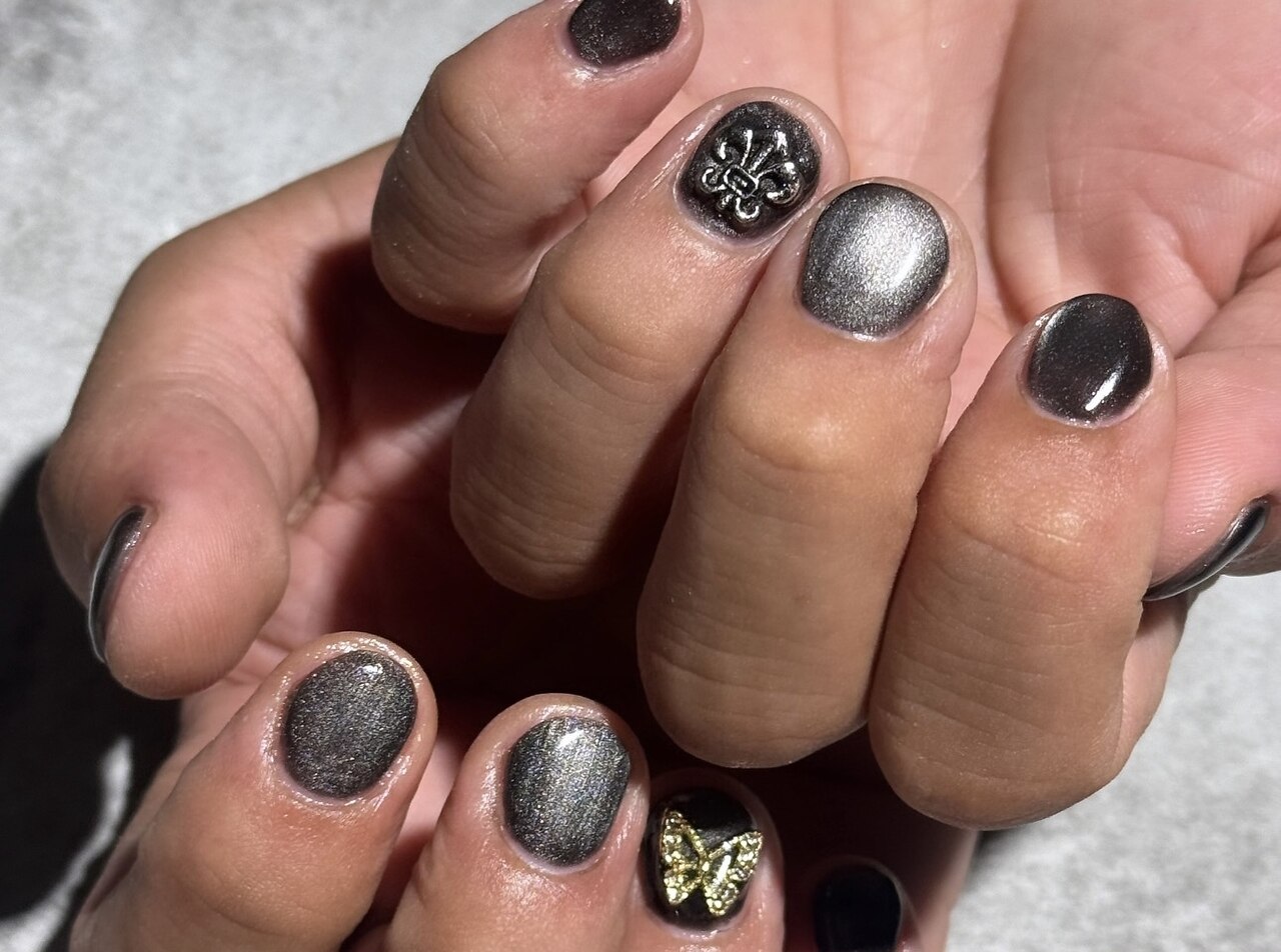 2026年冬トレンド】ブラック（黒）のネイルデザイン集｜人気順｜87