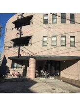 ヨサパーク ビシャ(YOSA PARK)/三階建てマンション