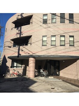 ヨサパーク ビシャ(YOSA PARK)/三階建てマンション