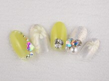 エクラン(Ecrin)/ビジュー×フラワー透明感ネイル