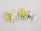 ビジュー×フラワー透明感ネイル