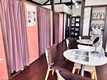 落ち着いた空間でカウンセリングをさせていただきます。