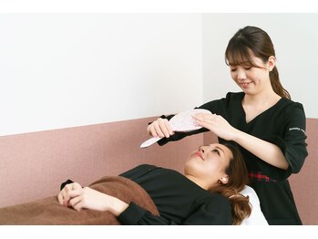 ビューティーアイラッシュ イオンマリンピア店/鏡で仕上がりチェック！