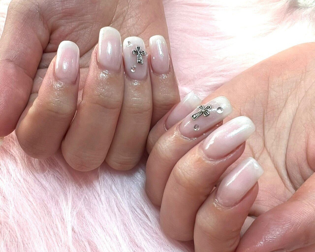 クロムハーツ風ネイル/白ネイル：PG011623611｜リブヴァラ(Lib Valla