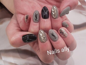 ネイルズアリー 立川店(Nails ally)/グレー×ブランドネイル