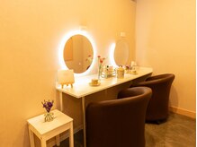 施術後、お身体がスッキリ♪ゆっくりとくつろげる空間でお化粧直しとお飲物をどうぞ♪黄土よもぎ蒸し