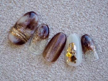 深煎りブラウンのマーブルネイル