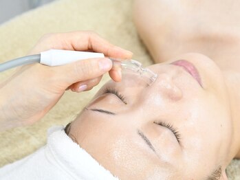 ハピスリー(Hapisley)/アドバンスコース毛穴吸引の様子