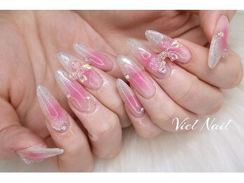 ヴィエル ネイル(VIEL NAIL)の写真/『理想の長さ、思いのままに。』
自分の爪のような付け心地♪洗練された技術で目を惹く綺麗な指先をゲット
