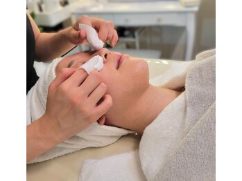 エクラリール(eclat rire)/~毛穴エクストラクション~