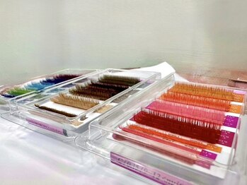 メロウメイ(5/10 MELLOW May)の写真/【高浜市・三河高浜駅車で4分!】マツエクカラーを豊富にご用意♪ミックスしてグラデーションも◎