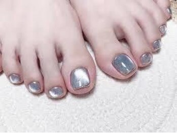 アムルーズ(Amoureuse)の写真/夏におススメ！フットネイルで足元を彩ります。丁寧なフットケアで素足に自信を◎