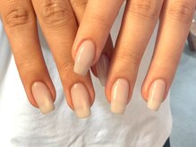 パダアット ヴァラネイル 天神南店(PADA at VALLANAIL)/マグネットネイル/上品ベージュ
