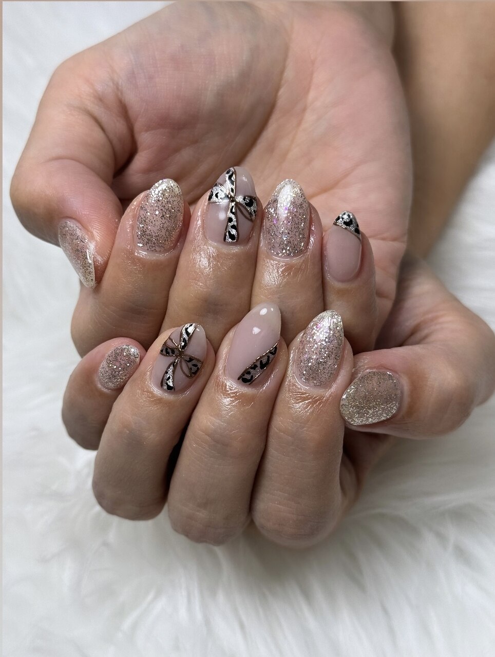 2026年冬トレンド】シルバー リボンのネイルデザイン集｜人気順｜3