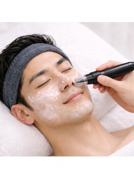 ニューフェイス(NEW FACE)の写真/毛穴洗浄と眉メニューの同時施術OK◎毎日のお手入れも楽ちん♪メンズ特有のお肌のお悩みはプロにお任せ！