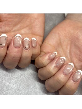 キラキラフレンチネイル