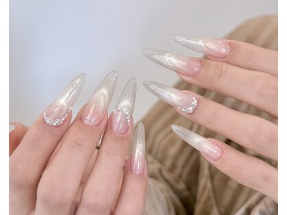 ブラソンネイル(Blossom nail)の写真