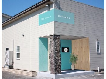 バナナ 福井店(Banana)/きれいな白い建物