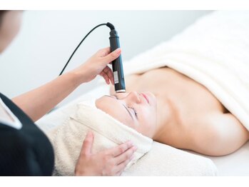 マイントゥ ネイル(mine too nail)/マシンで美容液をお肌に40倍浸透