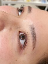 イロ(IRO)/根本に丸みあり立ち上げデザイン