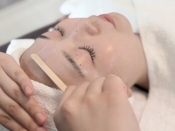 ビバ(VIVA)の写真/【毛穴のお悩みがある方に！】フェイシャル脱毛で毛穴に詰まった汚れや角質を除去！ワントーン明るい肌に◎