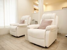 レイアイラッシュ 守谷店(Ray Eyelash Salon)の雰囲気(ふかふかリクライニングソファでゆっくりとお過ごし下さい☆)