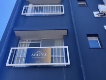 アローナ(ARONA)の雰囲気(お部屋は2階です。駐車場はアパート目の前2番をご利用ください)