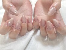 清潔感と上品さを兼ね備えた好印象ネイル♪派手すぎず手元を美しく魅せるデザインに！