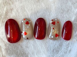 冬に映える濃赤ネイル