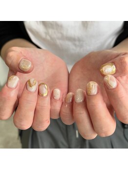 ロカネイルズ(roca nails)/gold,white nuance