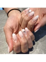 リッシュ(RICHE)/ホワイトベースのグラデーション