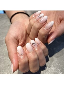 リッシュ(RICHE)/ホワイトベースのグラデーション