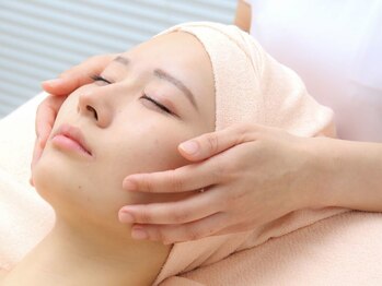 ソイススタジオ(SO-ISU STUDIO)の写真/【フェイシャル】強顔(筋膜)小顔マッサージ＋毛穴ケア90分◎今までにない自分史上1番の小顔へ♪