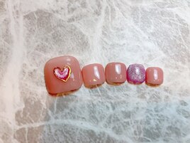 ピンクハートのフットネイル