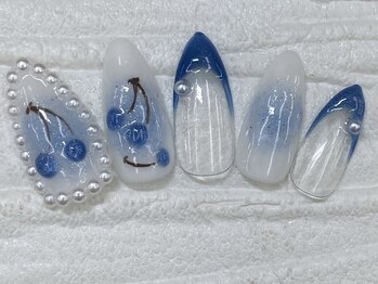 ハニービービー(Honey Bee Bee)/ブルーさくらんぼネイル